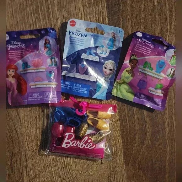 3 Disney Princesses Fashion Accessories  and 1 pk  Ken Shoes - Picture 6 of 10